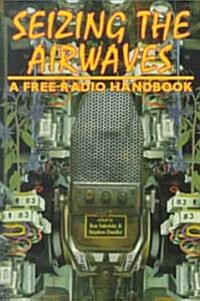 Seizing the Airwaves: A Free Radio Handbook (Paperback)