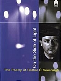 On the Side of Light: The Poetry of Cathal ?Searcaigh (Paperback)