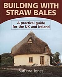 Building with Straw Bales : A Practical Guide for the UK and Ireland (Paperback, 1st)