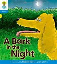 Oxford Reading Tree: Level 3: Floppy's Phonics Fiction: A Bark in the Night (Paperback)