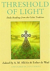 Threshold of Light : Daily Readings from the Celtic Tradition (Paperback)