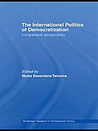 The International Politics of Democratization : Comparative Perspectives (Paperback)