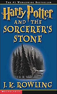 Harry Potter and the Sorcerers Stone (Paperback)