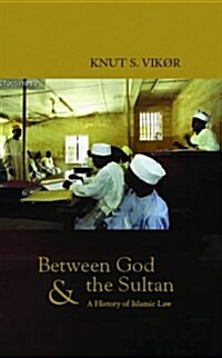 Between God and the Sultan : An Historical Introduction to Islamic Law (Hardcover)