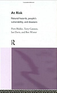 At Risk : Natural Hazards, Peoples Vulnerability and Disasters (Hardcover)