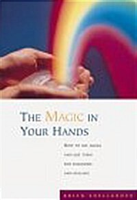 The Magic in Your Hands : How to See Auras and Use Them for Diagnosis and Healing (Paperback)