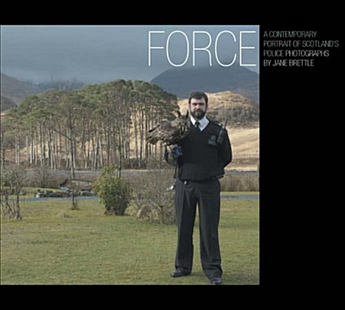 Force: a Contemporary Portrait of Scotlands Police (Paperback)