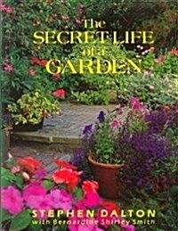 The Secret Life of a Garden (Hardcover)