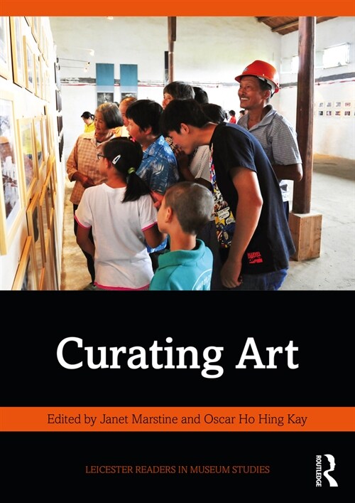 Curating Art (Paperback)