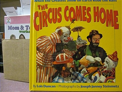 The Circus Comes Home (Hardcover, First Edition, First Printing)
