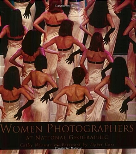 Women Photographers at National Geographic (Paperback)