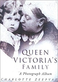 Queen Victorias Family : A Century of Photographs 1840-1940 (Hardcover)