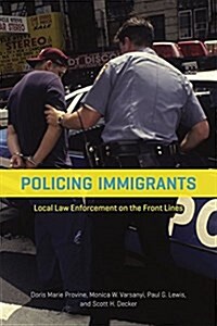 Policing Immigrants: Local Law Enforcement on the Front Lines (Paperback)