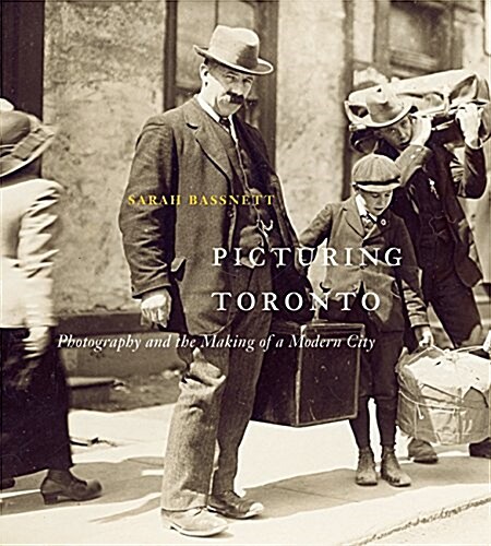 Picturing Toronto: Photography and the Making of a Modern City Volume 18 (Hardcover)