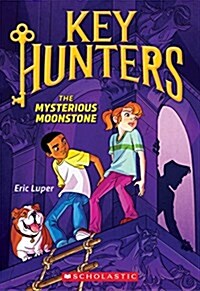 The Mysterious Moonstone (Key Hunters #1): Volume 1 (Paperback)