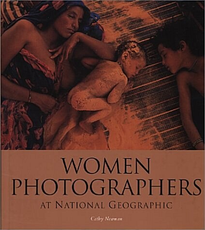 Women Photographers at National Geographic (Hardcover)