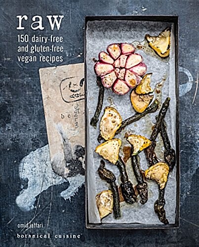 Raw: 150 Dairy-Free and Gluten-Free Vegan Recipes (Hardcover)