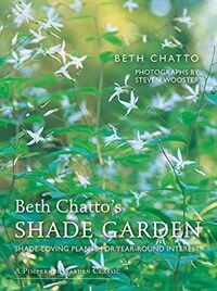Beth Chattos Shade Garden : Shade-Loving Plants for Year-Round Interest (Hardcover)