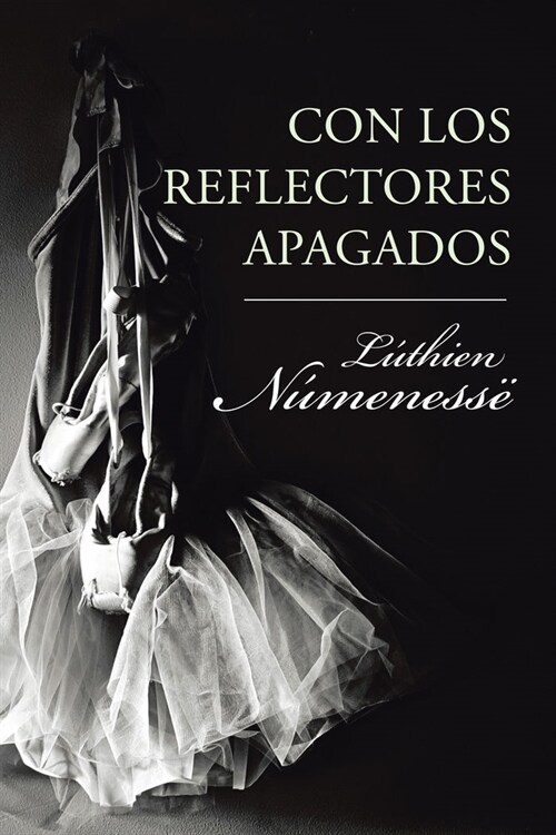 Con los reflectores apagados (Paperback)