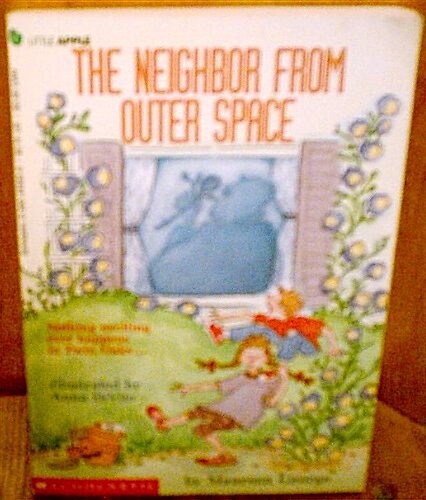 The Neighbor from Outer Space (Paperback, Reprint)