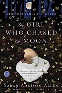 [중고] The Girl Who Chased the Moon (Paperback)