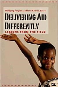 Delivering Aid Differently: Lessons from the Field (Paperback)