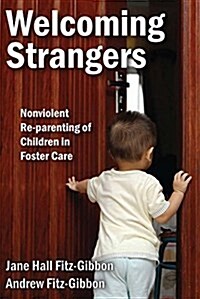 Welcoming Strangers: Nonviolent Re-Parenting of Children in Foster Care (Hardcover)