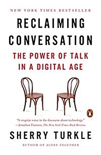 Reclaiming Conversation: The Power of Talk in a Digital Age (Paperback)