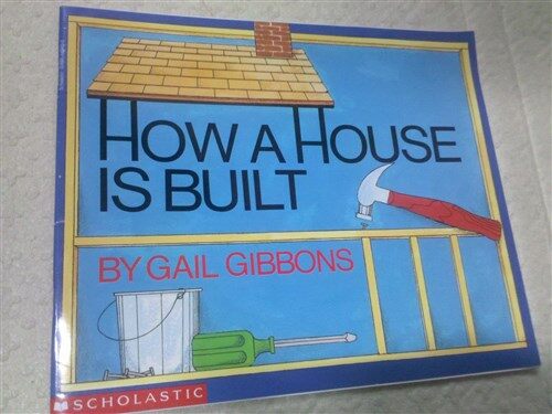 [중고] How a House Is Built (Paperback)