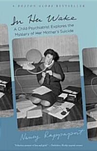 In Her Wake: A Child Psychiatrist Explores the Mystery of Her Mothers Suicide (Paperback)