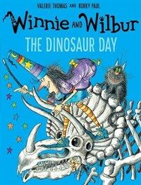 Winnie and Wilbur: The Dinosaur Day (Paperback)