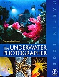 The Underwater Photographer (Paperback, 2nd, Subsequent)