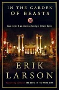 In the Garden of Beasts: Love, Terror, and an American Family in Hitlers Berlin (Paperback)
