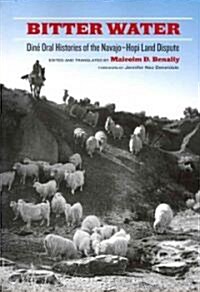 Bitter Water: Din?Oral Histories of the Navajo-Hopi Land Dispute (Paperback)
