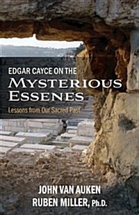 Edgar Cayce on the Mysterious Essenes: Lessons from Our Sacred Past (Paperback)