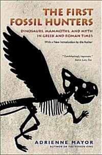 The First Fossil Hunters: Dinosaurs, Mammoths, and Myth in Greek and Roman Times (Paperback)