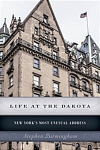 Life at the Dakota: New Yorks Most Unusual Address (Paperback)