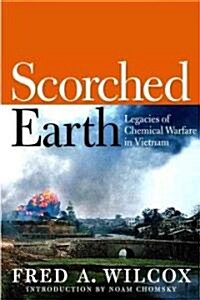 Scorched Earth: Legacies of Chemical Warfare in Vietnam (Hardcover)