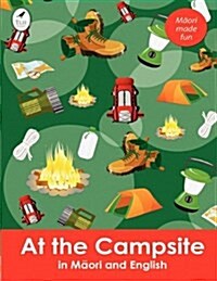 At the Campsite in Maori and English (Paperback)