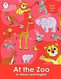 At the Zoo in Maori and English (Paperback)