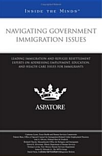Navigating Government Immigration Issues: Leading Immigration and Refugee Resettlement Experts on Addressing Employment, Education, and Health Care Is (Paperback, New)