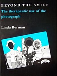 Beyond the Smile: The Therapeutic Use of the Photograph : The therapeutic use of the photograph (Paperback)