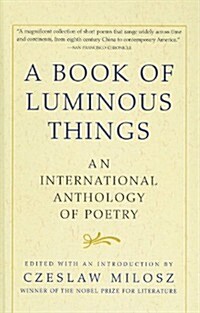A Book of Luminous Things: An International Anthology of Poetry (Prebound)
