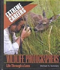 Wildlife Photographers: Life Through a Lens (Library Binding)