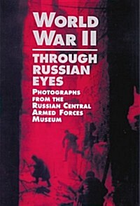 World War II Through Russian Eyes: Photographs from the Russian Central Armed Forces Museum (Paperback)