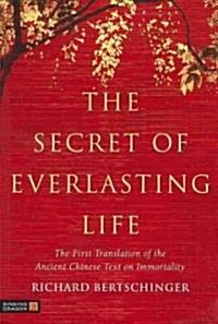 The Secret of Everlasting Life : The First Translation of the Ancient Chinese Text on Immortality (Paperback)