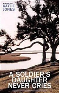 A Soldiers Daughter Never Cries (Paperback)