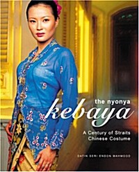 The Nyonya Kebaya: A Century of Straits Chinese Cost (Hardcover)