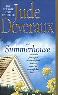 The Summerhouse (Mass Market Paperback)