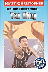 On the Court With...Yao Ming (Paperback)